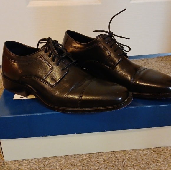 Dress shoes